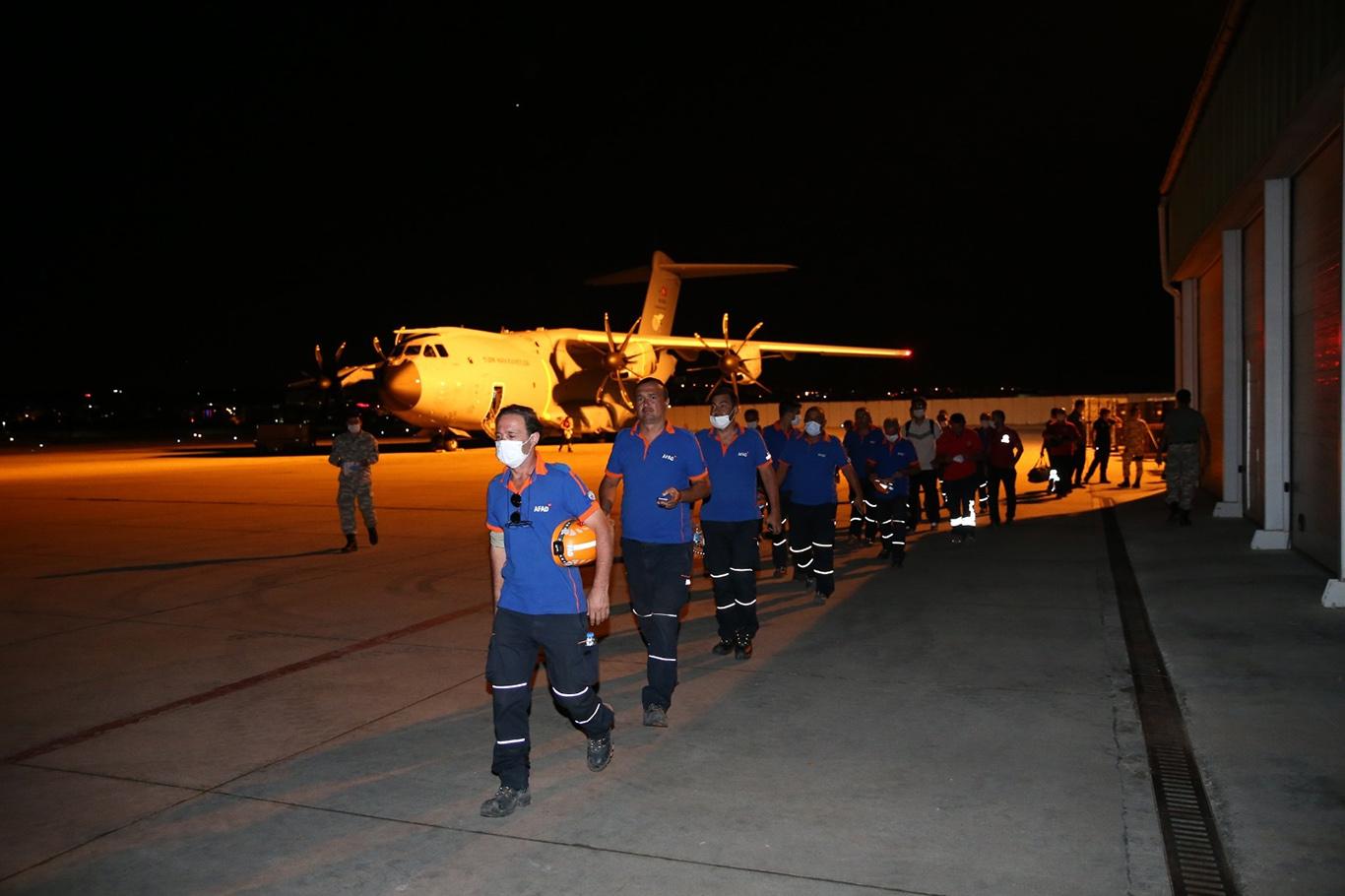 Lübnan'da görev yapan arama-kurtarma ekipleri Türkiye'ye döndü